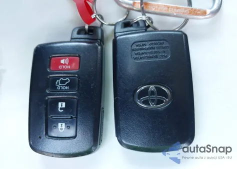 2018 Toyota Highlander Xle z USA, uszkodzony, nr VIN 5TDJZRFH9JS555040